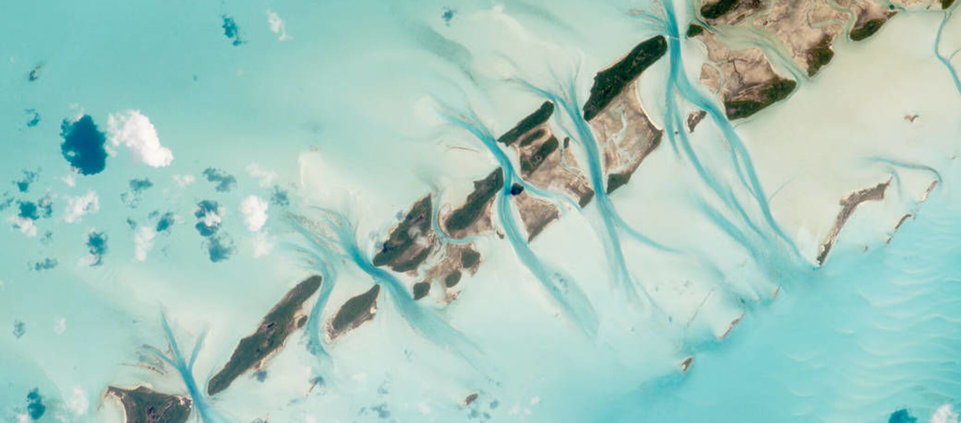 Снимок небольших островков на Багамах - 俄羅斯衛星通訊社, 1920, 11.02.2021