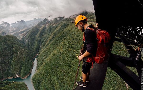 俄蹦極高手 - 俄羅斯衛星通訊社