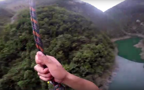 俄蹦極高手 - 俄羅斯衛星通訊社