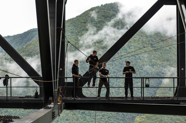 俄蹦極高手 - 俄羅斯衛星通訊社