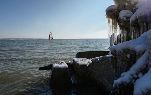 西伯利亞極限愛好者嚴寒中駕帆航行 - 俄羅斯衛星通訊社