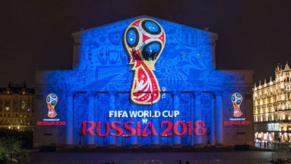 Презентация логотипа ЧМ-2018 по футболу на фасаде Большого театра в Москве - 俄罗斯卫星通讯社