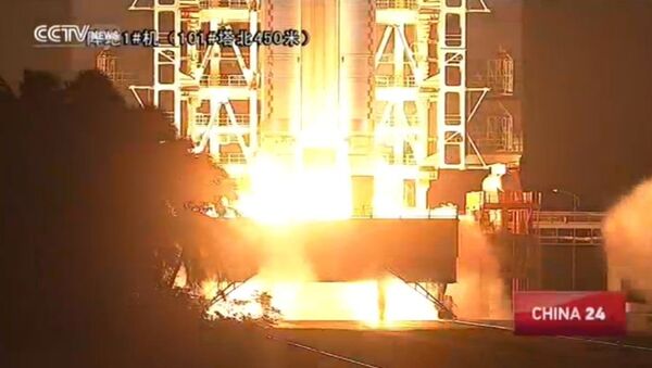 中国首枚大型运载火箭长征五号发射升空 - 俄罗斯卫星通讯社