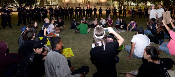 美国反对特朗普的行动连续三晚进行 美国反对特朗普的行动连续三晚进行 - 俄罗斯卫星通讯社