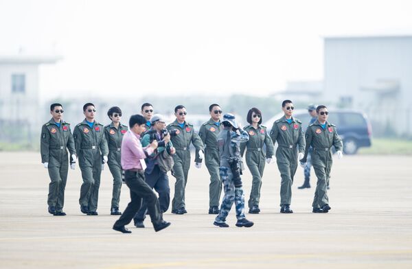 中国空军女飞行员余旭在歼-10战机起飞前 - 俄罗斯卫星通讯社