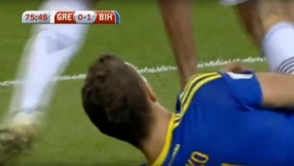 波黑足球運動員因扒掉對手球褲被罰下場 - 俄羅斯衛星通訊社