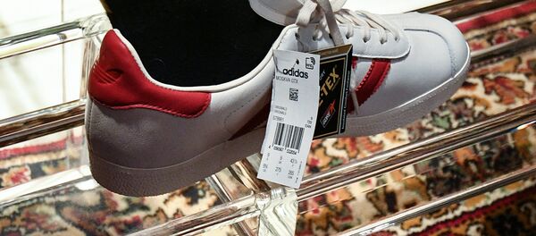 57号鞋的大脚少年被记入吉尼斯世界纪录 - 俄罗斯卫星通讯社