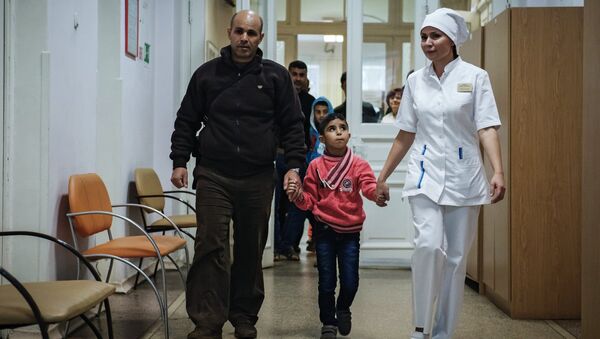 俄军用运输机运送6名叙利亚儿童前往圣彼得堡接受治疗 - 俄罗斯卫星通讯社