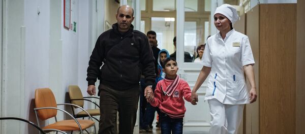 俄军用运输机运送6名叙利亚儿童前往圣彼得堡接受治疗 - 俄罗斯卫星通讯社