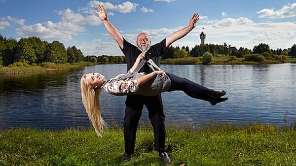 安塔纳斯•孔特里马斯用胡子提起了63.80千克的重量 - 俄罗斯卫星通讯社