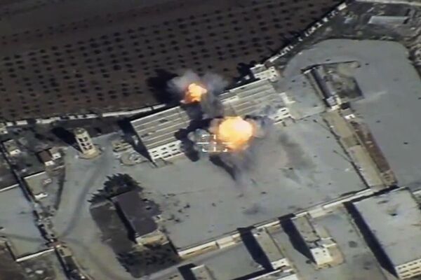 俄联邦空天部队图-95飞机使用巡航导弹对叙利亚恐怖分子据点进行打击 - 俄罗斯卫星通讯社