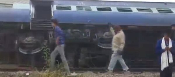 媒體：印度列車脫軌致超過142人遇難 - 俄羅斯衛星通訊社