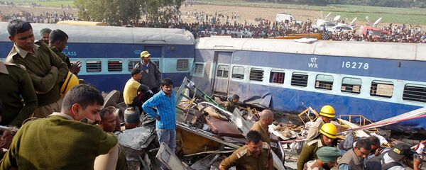 媒體：印度列車脫軌死亡人數增至百人 - 俄羅斯衛星通訊社