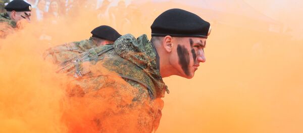 Показательные выступления морских пехотинцев Балтийского Флота на воинском полигоне ЗВО Хмелевка перед стартом военно-спортивной игры Гонка героев, посвященной 70-летию Победе в Великой Отечественной войне - 俄羅斯衛星通訊社