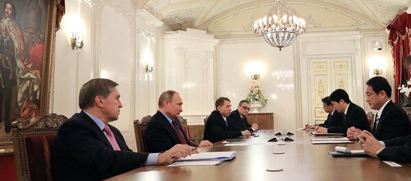 俄罗斯总统普京与日本外相岸田文雄 俄罗斯总统普京与日本外相岸田文雄 - 俄罗斯卫星通讯社