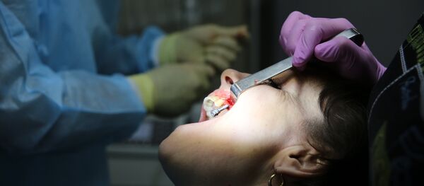 美国一牙医违规操作 或致使600名患者感染艾滋病和肝炎 - 俄罗斯卫星通讯社