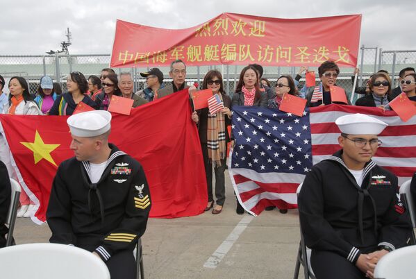 圣迭戈当地民众欢迎中国军舰靠港 - 俄罗斯卫星通讯社