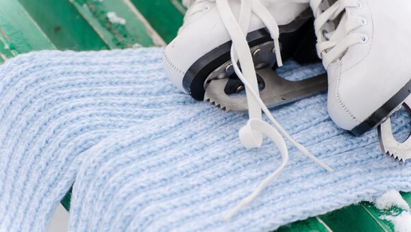 Фигурные коньки на шарфе - 俄羅斯衛星通訊社