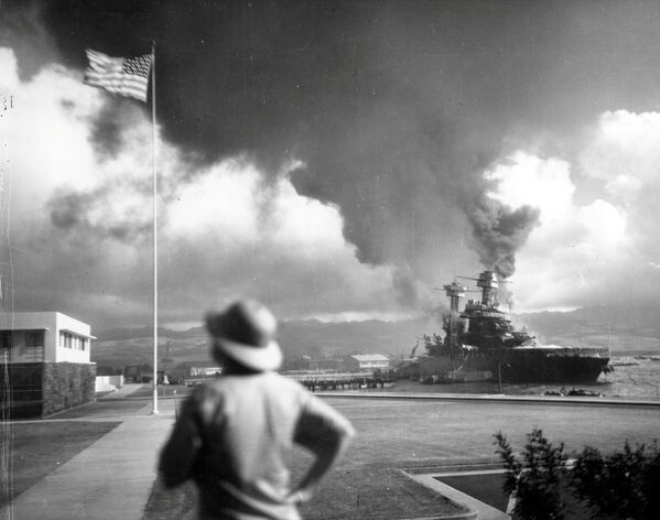 日本偷袭之后受损的美国“加利福尼亚”号战列舰 - 俄罗斯卫星通讯社