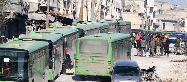 敘利亞內務部：最後一支用於疏散武裝分子車隊已駛入阿勒頗東部 - 俄羅斯衛星通訊社