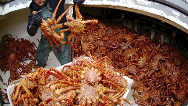 俄濱海邊疆區邊防人員繳獲近2千隻非法捕獲的螃蟹 - 俄羅斯衛星通訊社