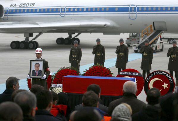 安卡拉机场举行遇害俄罗斯大使安德烈·卡尔洛夫的遗体告别仪式。 - 俄罗斯卫星通讯社