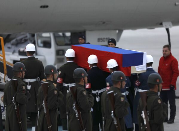 安卡拉机场举行遇害俄罗斯大使安德烈·卡尔洛夫的遗体告别仪式。 - 俄罗斯卫星通讯社