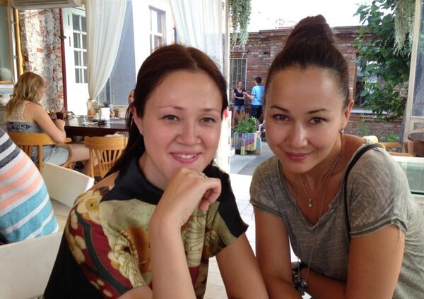 左贞观的女儿玛雅和叶甫盖尼娅 - 俄罗斯卫星通讯社