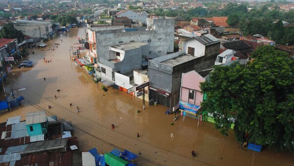 印度尼西亚超过10万人因洪水而离开家园 - 俄罗斯卫星通讯社