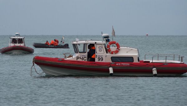 俄聯邦海運河運署救援隊發現圖-154失事飛機遇難者遺體和座椅碎片 - 俄羅斯衛星通訊社