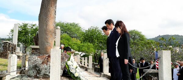 日本首相在夏威夷祭奠美国和日本牺牲者 - 俄罗斯卫星通讯社