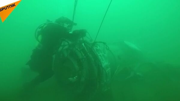 紧急情况部潜水员正在水底搜寻和打捞图–154飞机的残骸。 - 俄罗斯卫星通讯社