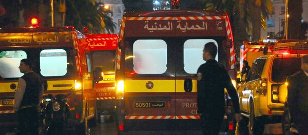 Полиция и машины скорой помощи на месте взрыва в Тунисе - 俄羅斯衛星通訊社