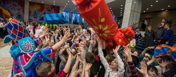 克里姆林宫发布消息称，普京邀请美国驻俄使馆外交官子女参加克里姆林宫举办的新年枞树晚会 - 俄罗斯卫星通讯社