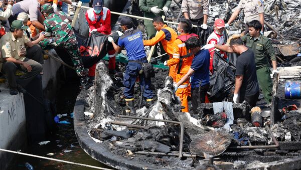 媒体：印尼警方逮捕起火渡轮船长 - 俄罗斯卫星通讯社