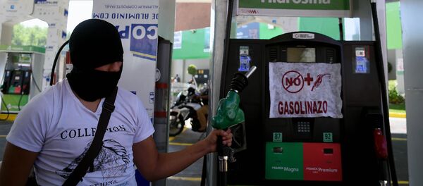墨西哥在汽油價格上漲背景下削減公務員高層薪酬 - 俄羅斯衛星通訊社