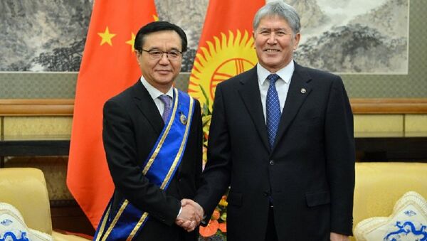 阿坦巴耶夫授予中國商務部長吉爾吉斯斯坦國家勳章 - 俄羅斯衛星通訊社