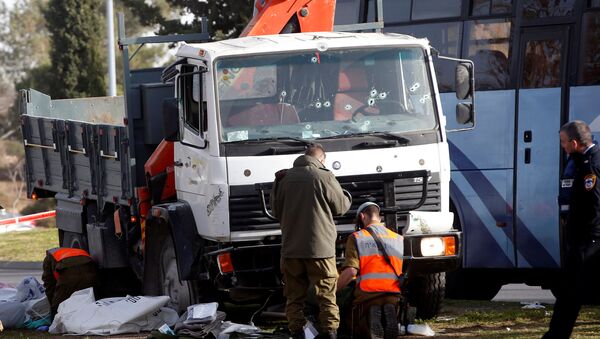 医务人员：耶路撒冷卡车撞人事件死者涨至4人 - 俄罗斯卫星通讯社