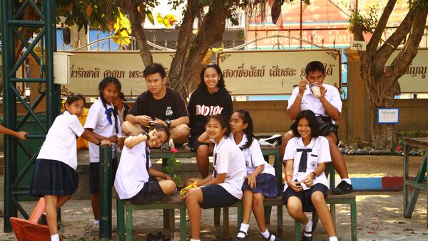 泰國大中學生被禁止擁抱和接吻 - 俄羅斯衛星通訊社