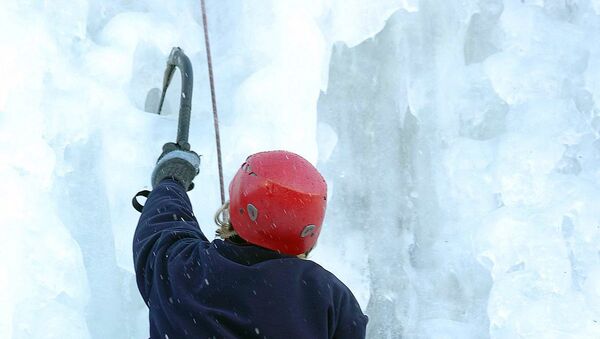 在中国秦岭山脉遭遇暴风雪的37名登山者获救 - 俄罗斯卫星通讯社