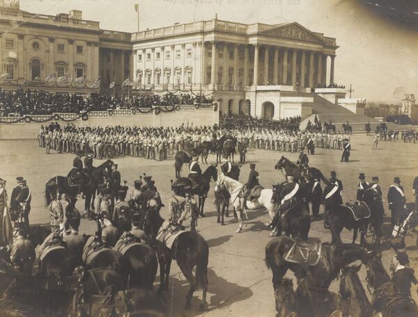 美国西点军校学员在国会大厦前，美国总统西奥多·罗斯福就职仪式前，1905年。 - 俄罗斯卫星通讯社