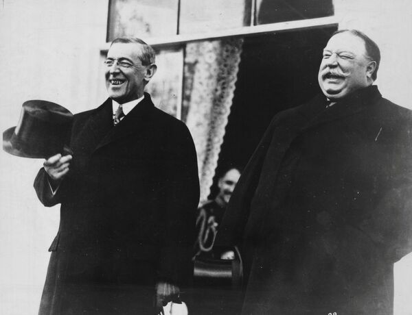 候任总统伍德罗·威尔逊在就职典礼前与时任总统塔夫脱在白宫，1913年。 - 俄罗斯卫星通讯社