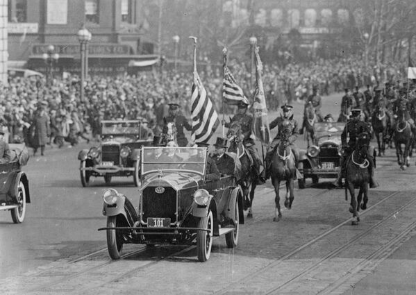 美国总统卡尔文·柯立芝的就职游行，华盛顿，1925年。 - 俄罗斯卫星通讯社