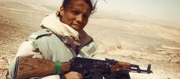 “沙漠之鷹”民兵隊的突擊隊的女性志願者 - 俄羅斯衛星通訊社