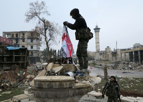 阿勒頗東部被解放街區的軍人 - 俄羅斯衛星通訊社