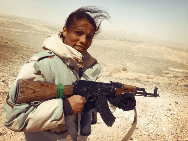 “沙漠之鷹”民兵隊的突擊隊的女性志願者 - 俄羅斯衛星通訊社