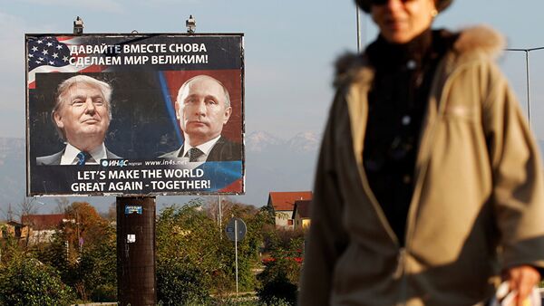 Billboard with Trump and Putin images - 俄羅斯衛星通訊社