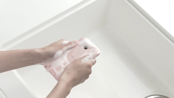 日本人推出能夠用熱水和肥皂進行清洗的智能手機 - 俄羅斯衛星通訊社