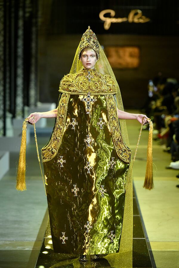郭培在巴黎时装周展出了她的2017年春夏“传说”系列高级定制 - 俄罗斯卫星通讯社