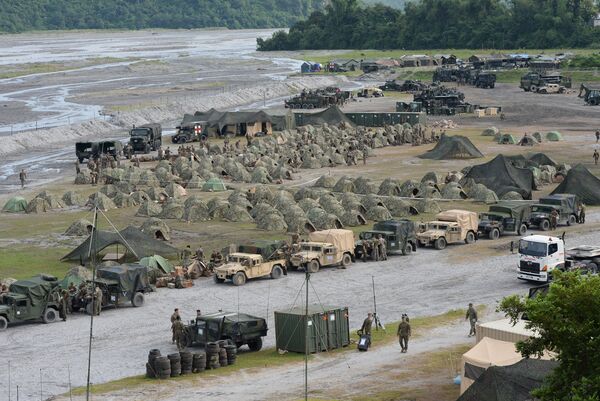 美国海军陆战队在菲律宾马尼拉以北卡帕斯“乌鸦谷”的临时营地 美国海军陆战队在菲律宾马尼拉以北卡帕斯“乌鸦谷”的临时营地 - 俄罗斯卫星通讯社